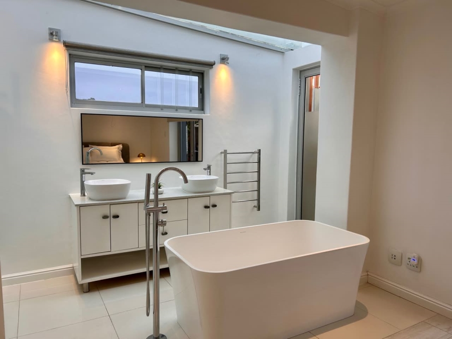 2 Bedroom Property for Sale in Sea Point Western Cape